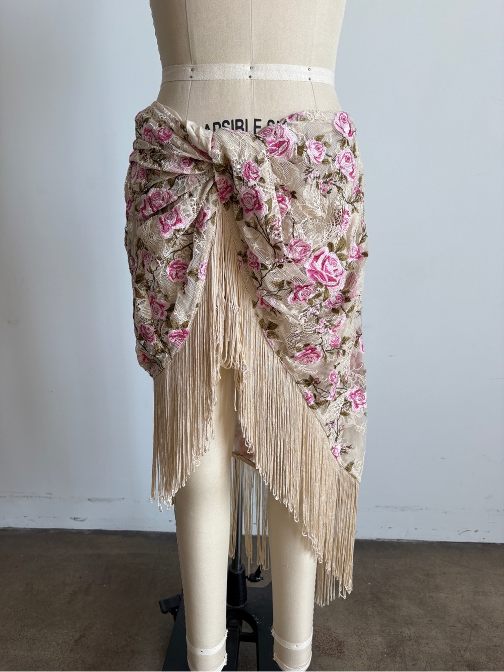 $319 NWT For Love And Lemons “Esme” Rose Embroidered Asymmetrical Skirt Sz 8 - Picture 5 of 15